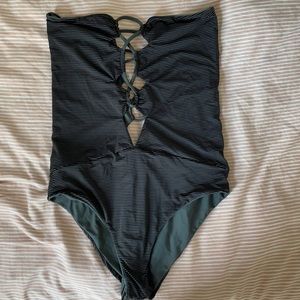 Acacia Bronx One Piece